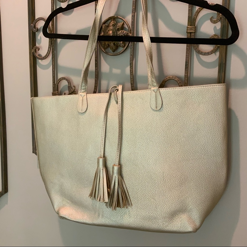 ROOMY GOLD FAUX LEATHER TOTE -GREAT CONDITION